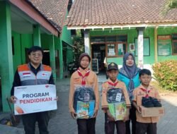 Rumah Zakat Salurkan Tas & Alat Tulis serta sepatu baru untuk Siswa Duafa di 3 Sekolah Nganjuk