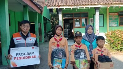 Rumah Zakat Salurkan Tas & Alat Tulis serta sepatu baru untuk Siswa Duafa di 3 Sekolah Nganjuk